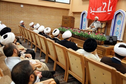 تصاویر/ نشست نماینده ولی فقیه در استان هرمزگان با اساتید و طلاب مرکز تخصصی صحیفه سجادیه در دارالقرآن علامه طباطبایی