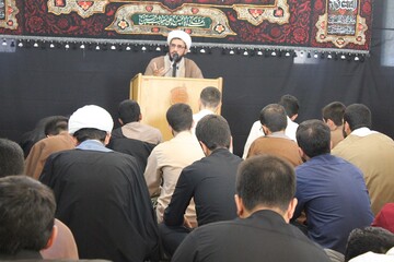 چوب و لوله به دست گرفتن در عزاداری‌ها کج فهمی دینی است