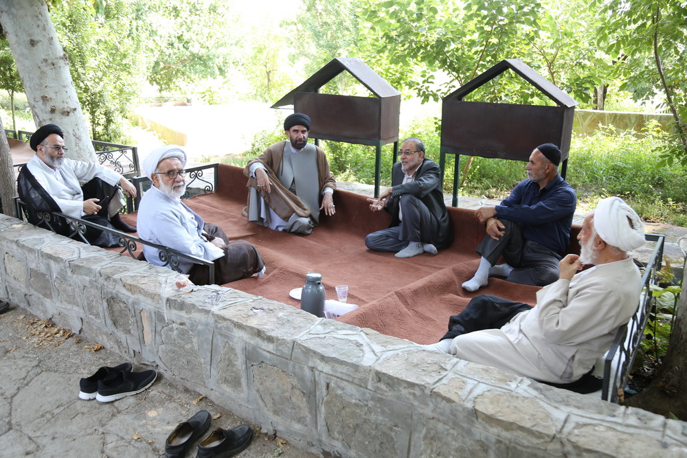 تصاویر/ سومین گردهمایی بازنشستگان مرکز مدیریت حوزه های علمیه در اردوگاه ملاصدرای شهر کهک قم