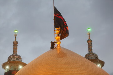 پرچم گنبد حرم حرم حضرت معصومه(س) تعویض شد