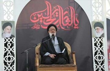 زنده نگه داشتن عاشورا موجب زنده نگه داشتن غدیر می شود