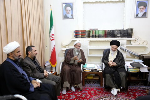تصویری  رپورٹ|  اراکین امر بالمعروف والنهي عن المنكر  کمیٹی قم کی آیت  اللہ حسینی بوشہری سے  ملاقات