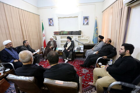 تصاویر/ دیدار اعضای ستاد امر به معروف و نهی از منکر استان قم  با آیت الله حسینی بوشهری