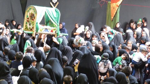 تصاویر/ اجتماع شیرخوارگان حسینی در حسینیه ثارالله همدان