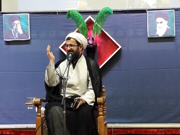 تقویت روحیه عاشورایی و شناخت فتنه ها رسالت امروز حسینیانِ است