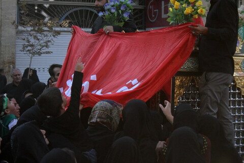 تصاویر/ اجتماع عزاداران همدانی در استقبال از پرچم گنبد حرم امام حسین(ع) و حضرت عباس(ع)