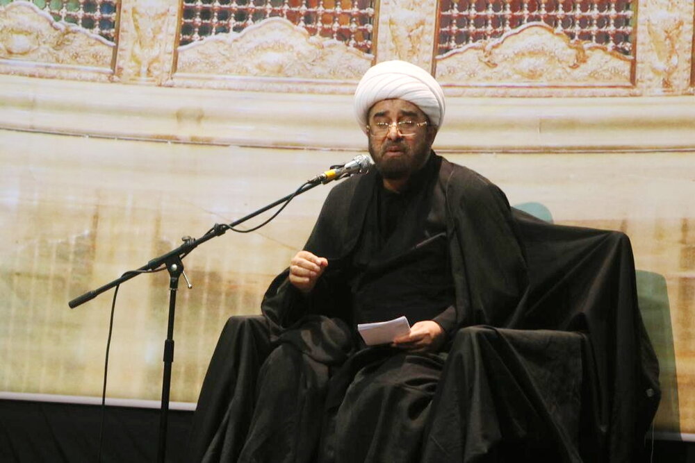 وقتی از فرهنگ اهل بیت(ع) دور می شویم، سلبریتی گری رواج می یابد