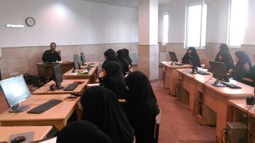 طلاب مدرسه الزهرا (س) ارومیه با مهارت های رایانه ای آشنا شدند