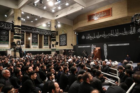 بالصور/ مجلس عزاء الإمام الحسين (ع) في ليلة الثامن من محرّم بحضور الإمام الخامنئي