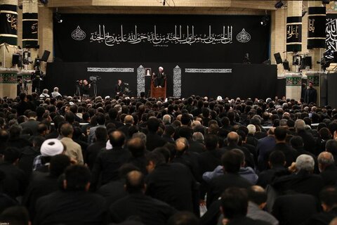بالصور/ مجلس عزاء الإمام الحسين (ع) في ليلة الثامن من محرّم بحضور الإمام الخامنئي