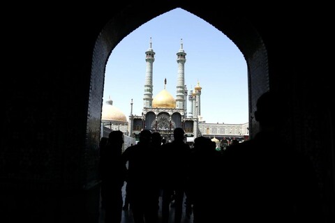 تصاویر/ حال و هوای حرم حضرت معصومه در تاسوعای حسینی