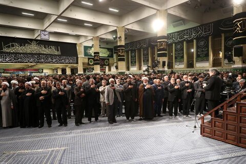 بالصور/ مجلس العزاء الحسيني في ليلة العاشر من محرم بحضور الإمام الخامنئي