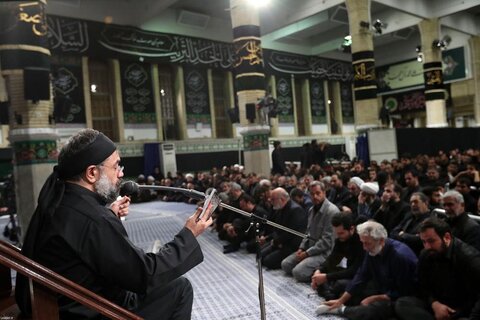بالصور/ مجلس العزاء الحسيني في ليلة الحادي عشر من شهر محرّم بحضور الإمام الخامنئي