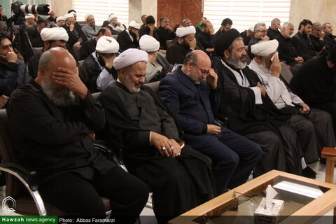 بالصور/ مراسم إزاحة الستار ملصق شعار الأربعين الحسيني في قم المقدسة