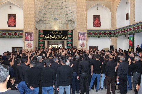 تصاویر/ صدمین سال تجمع هیئات مذهبی روز 13 محرم در مسجد ملااسماعیل یزد با میزبانی روحانیون