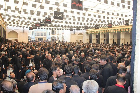 تصاویر/ صدمین سال تجمع هیئات مذهبی روز 13 محرم در مسجد ملااسماعیل یزد با میزبانی روحانیون