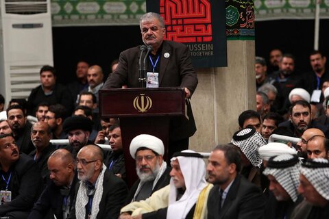 بالصور/ استضافة الإمام الخامنئي لحشد من أصحاب المواكب والخدام الحسينيين العراقيين في مسيرة الأربعين