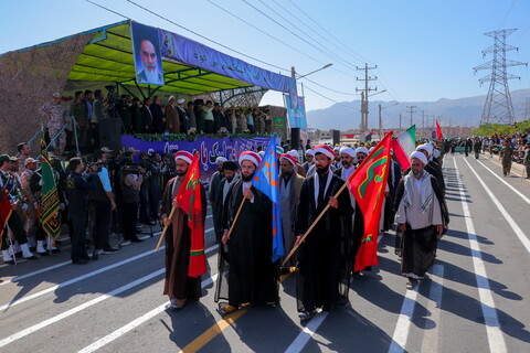 تصاویر/ رژه دفاع مقدس در بیرجند با حضور روحانیون