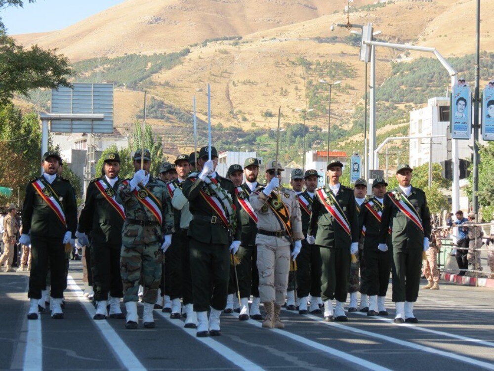 تصاویر/ رژه نیروهای مسلح در کردستان به مناسبت هفته دفاع مقدس