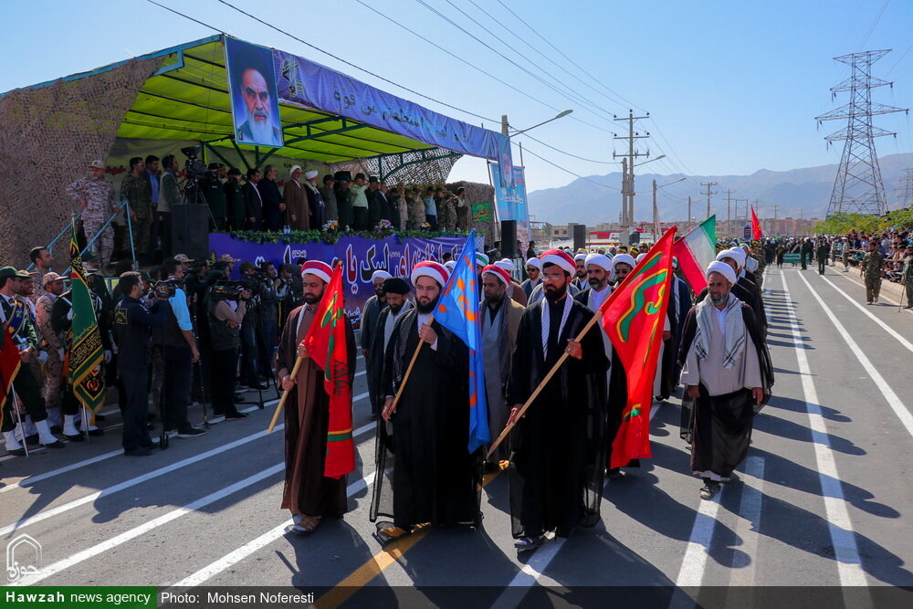 تصاویر/ رژه دفاع مقدس در بیرجند با حضور روحانیون
