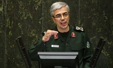 نتیجه تجاوز به جمهوری اسلامی، انهدام و اسارت خواهد بود/ با کشورهای منطقه دشمنی نداریم