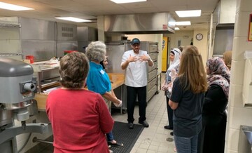 غذای حلال با دست پخت سنتی برای دانش آموزان مدرسه دیربورن آمریکا