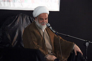 تحصیل و تبلیغ طلاب صبغه الهی داشته باشد