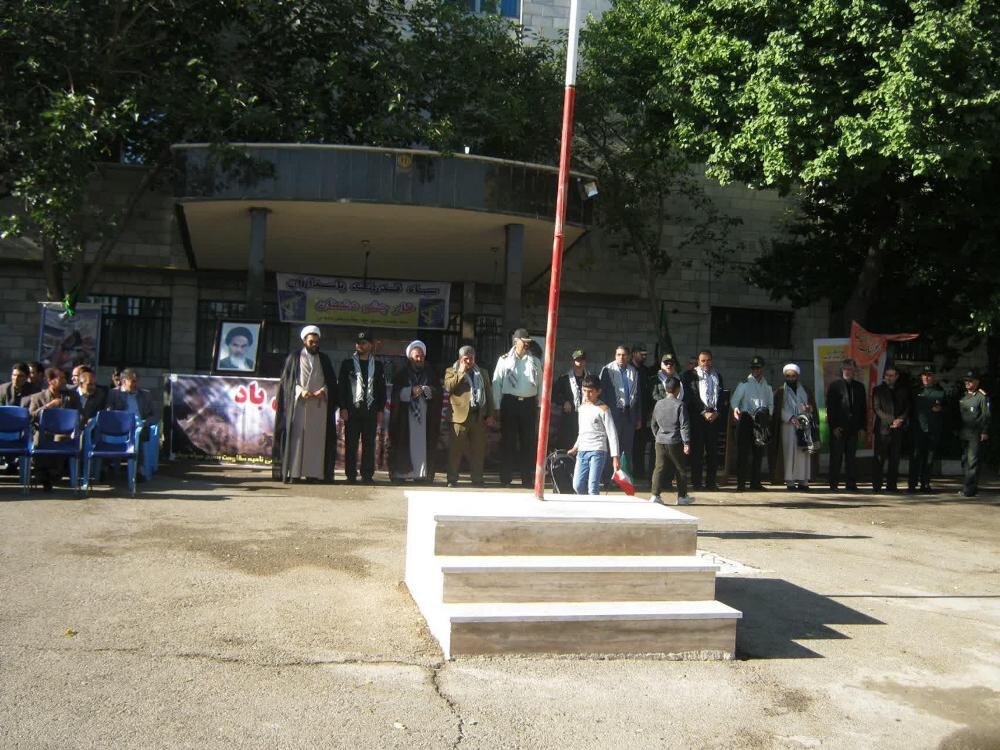 صبحگاه مشترک طلاب مدرسه امام صادق(ع) و سپاه بیجار+ عکس