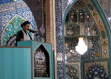 رهبر انقلاب در جریان گرانی بنزنی از قانون اساسی حمایت کردند