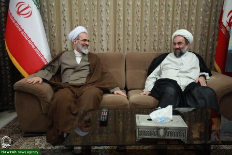 Lors d'un voyage, Ayatollah Arafi, accueille par le représentant du guide suprême dans la province de Sistan-et-Baloutchistan