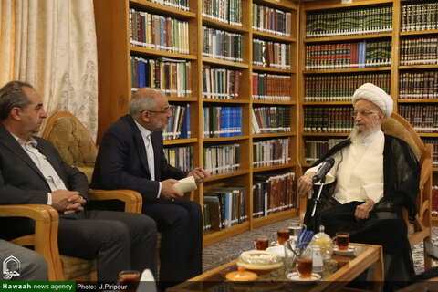 بالصور/ وزير التعليم والتربية الإيراني يلتقي بمراجع الدين والعلماء بقم المقدسة