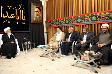 تصاویر/ دیدار مدیر و مسئولان جامعةالزهرا(س) با آیت‌الله‌العظمی نوری‌همدانی