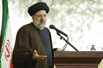 دست کسانی که به بیت المال دست درازی کرده اند را از بازو قطع می کنیم