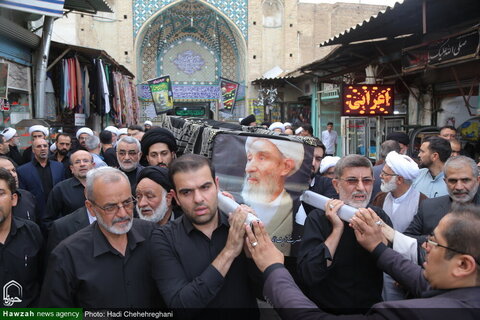 بالصور/ تشييع جثمان "ممثل آية الله العظمى السيستاني في طهران" بقم المقدسة