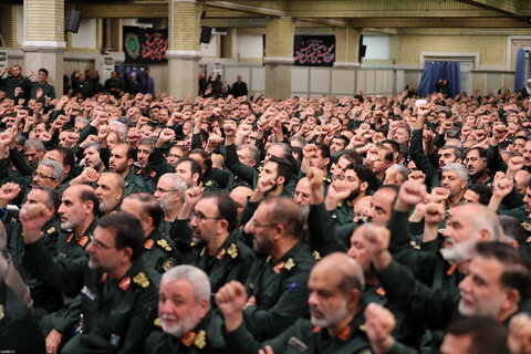 تصویری رپورٹ|پاسداران انقلاب اسلامی کے اعلی افسران، عہدیداروں اور سپاہیوں کی رہبر انقلاب اسلامی سے  ملاقات
