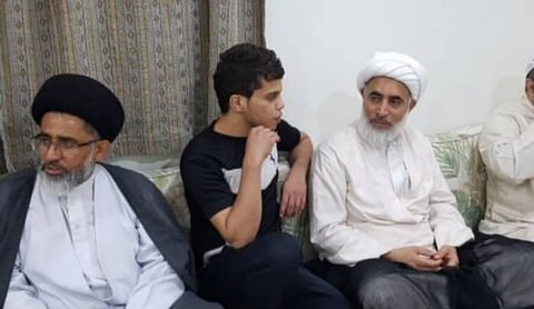 علماء وآباء شهداء يزورون عددا من المحررين من السجون البحرينية علماء وآباء شهداء يزورون عددا من المحررين من السجون البحرينية
