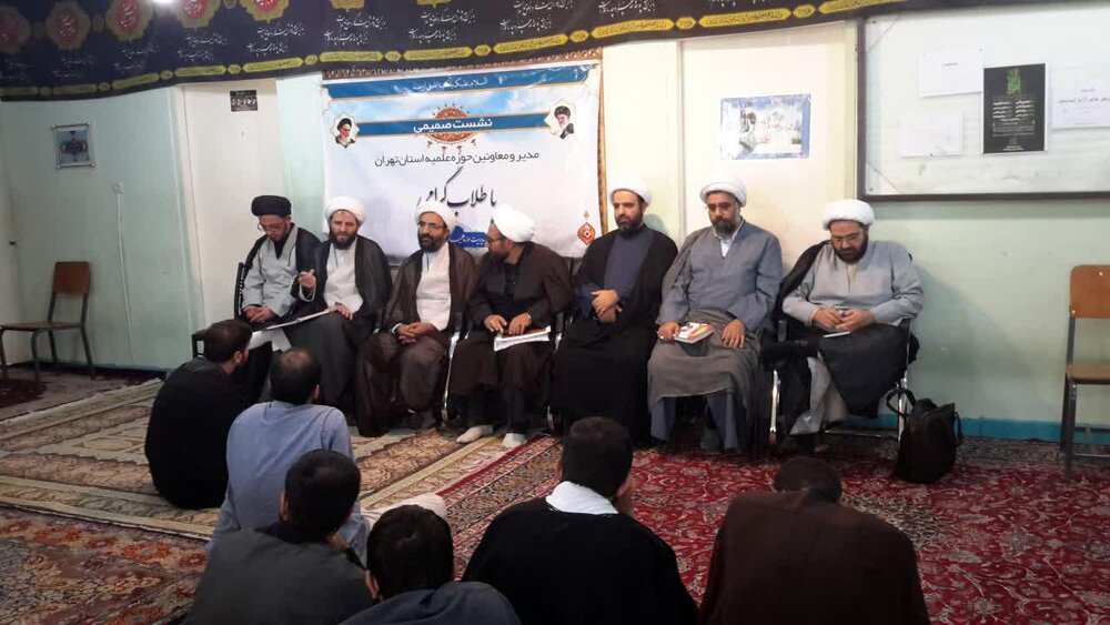 طلاب پیام رسان ارزش های انقلاب و دفاع مقدس باشند