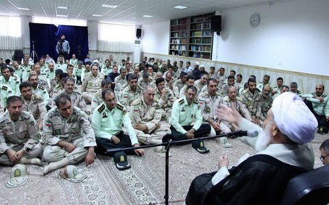 آیت الله مصطفی علماء در دیدار با فرماندهان و پرسنل نیروی انتظامی، به مناسبت هفته ناجا