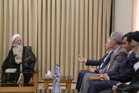 تصاویر/ دیدار وزیر علوم، تحقیقات و فناوری با آیت الله العظمی جوادی آملی