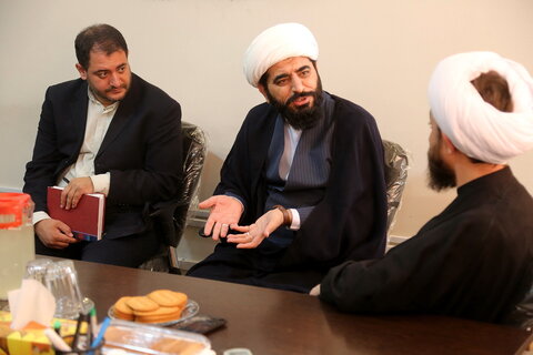 تصاویر/ نشست سه فعال شاخص حوزوی شبکه‌های اجتماعی با مدیر اطلاع رسانی و رسانه حوزه‌های علمیه
