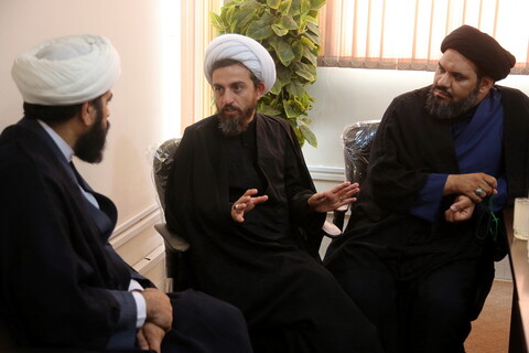 تصاویر/ نشست سه فعال شاخص حوزوی شبکه‌های اجتماعی با مدیر اطلاع رسانی و رسانه حوزه‌های علمیه