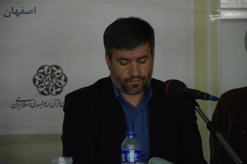 جامعه قرآنی به دور خود دیوار کشیده است/ جای خالی نوآوری در برنامه‌های قرآنی