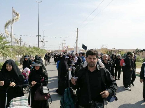 تصاویر/ خدمت رسانی مردم کردستان در موکب «امام خامنه‌ای» به زوار اربعین