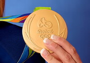 آیا ورزشکاران می توانند مدال طلا به گردن بیندازند؟