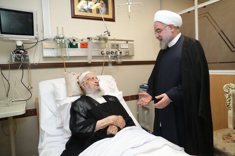 تصاویر/ عیادت رئیس جمهوری از آیت الله العظمی مکارم شیرازی