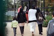 اقدام نماینده پارلمان فرانسه برای کشف حجاب از زن مسلمان