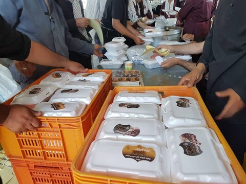 توزیع روزانه 10هزار پرس غذای گرم از موقوفات استان ها در مرز مهران