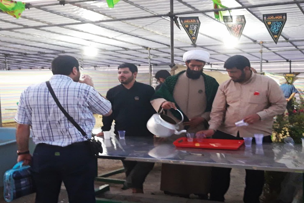 خدمت رسانی ۱۴ روزه موکب اوقاف لرستان به زائران / توزیع بیش از ۱۰۰ هزار پرس غذا