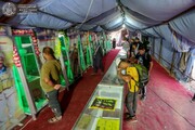 برپایی نمایشگاه شهدای حوزه نجف در جنگ با داعش در مسیر زائران اربعین
