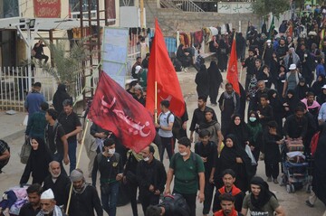 بیش از ۳۰۰ نفر از خواهران مبلغ لرستانی در راهپیمایی اربعین حضور یافتند